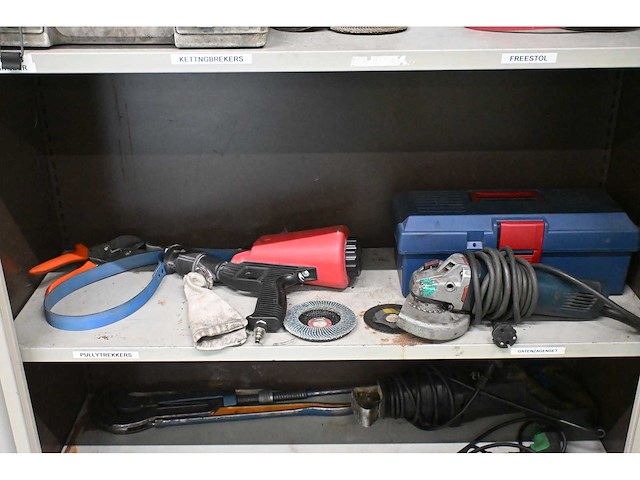 Werkplaatskast met diverse (elektrische) gereedschappen - afbeelding 3 van  5