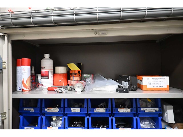 Werkplaatskast met elektramateriaal, assortimentskisten en kabelgoten - afbeelding 4 van  8