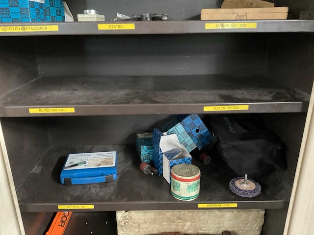 Werkplaatskast met inhoud (2x) - afbeelding 3 van  12