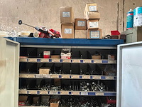 Werkplaatskast met inhoud (2x) - afbeelding 2 van  8