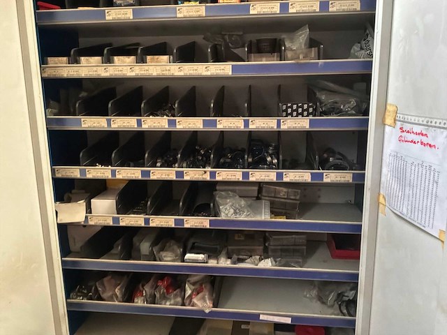Werkplaatskast met inhoud (2x) - afbeelding 6 van  8