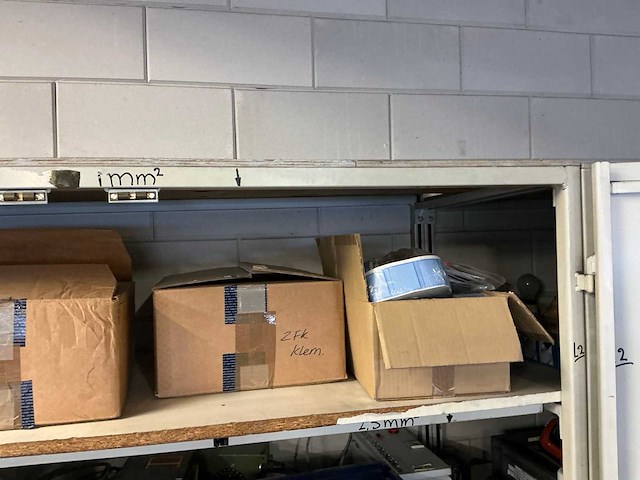 Werkplaatskast met inhoud (2x) - afbeelding 6 van  26