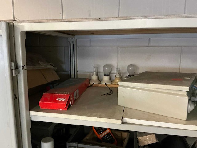 Werkplaatskast met inhoud (2x) - afbeelding 18 van  26