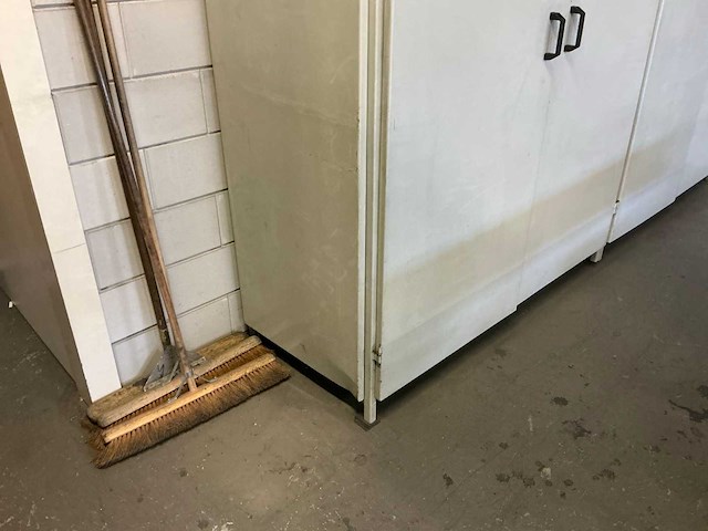 Werkplaatskast met inhoud (2x) - afbeelding 26 van  26