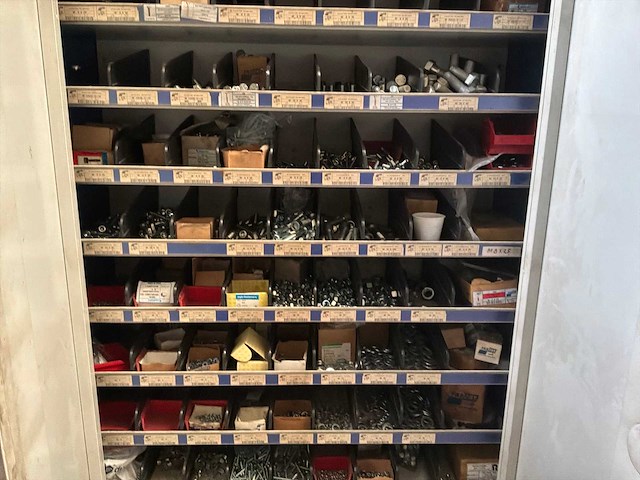 Werkplaatskast met inhoud (2x) - afbeelding 3 van  8