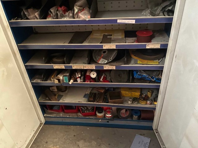 Werkplaatskast met inhoud (2x) - afbeelding 7 van  8
