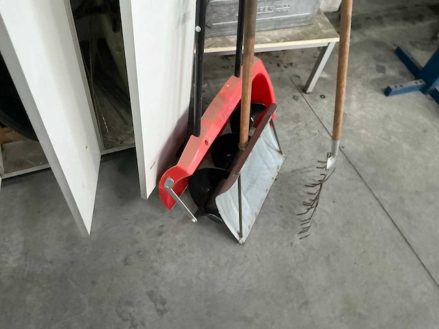Werkplaatskast met inhoud (2x) - afbeelding 11 van  11