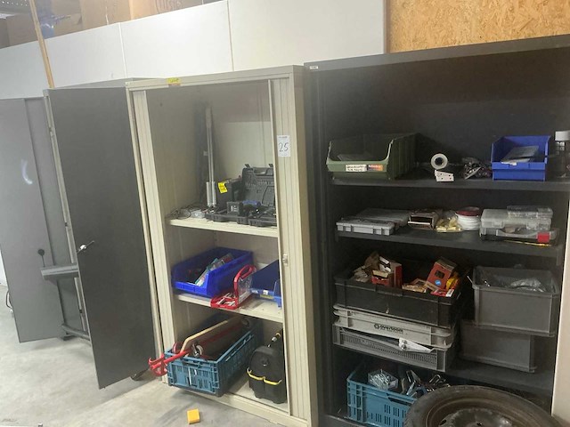 Werkplaatskast met inhoud (3x) - afbeelding 13 van  21