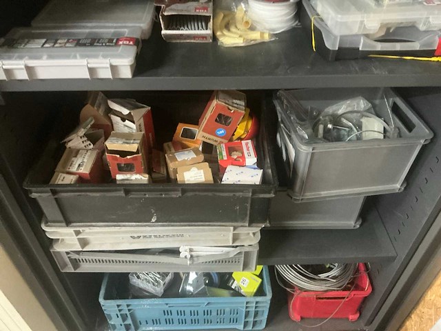 Werkplaatskast met inhoud (3x) - afbeelding 15 van  21