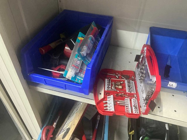 Werkplaatskast met inhoud (3x) - afbeelding 19 van  21