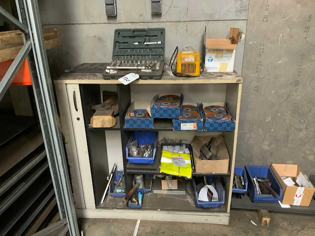 Werkplaatskast met inhoud (4x) - afbeelding 1 van  7