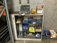Werkplaatskast met inhoud (4x)