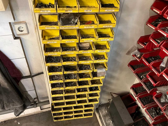 Werkplaatskast met inhoud - afbeelding 5 van  6