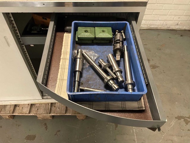 Werkplaatskast met inhoud - afbeelding 5 van  8