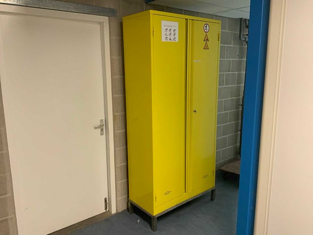 Werkplaatskast met inhoud - afbeelding 1 van  9