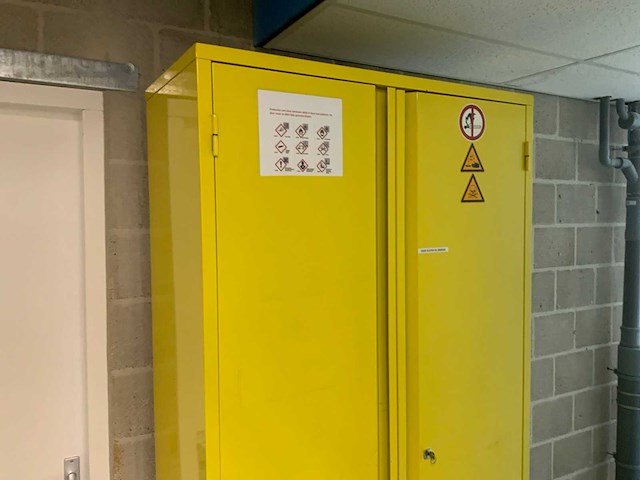 Werkplaatskast met inhoud - afbeelding 7 van  9