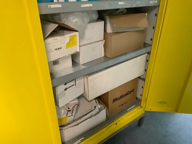 Werkplaatskast met inhoud - afbeelding 8 van  9