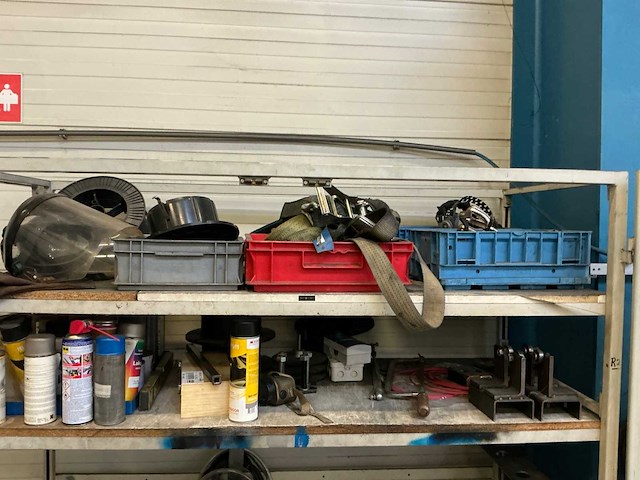 Werkplaatskast met inhoud - afbeelding 7 van  17
