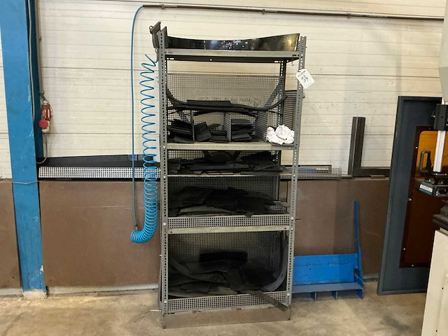 Werkplaatskast met inhoud - afbeelding 14 van  17