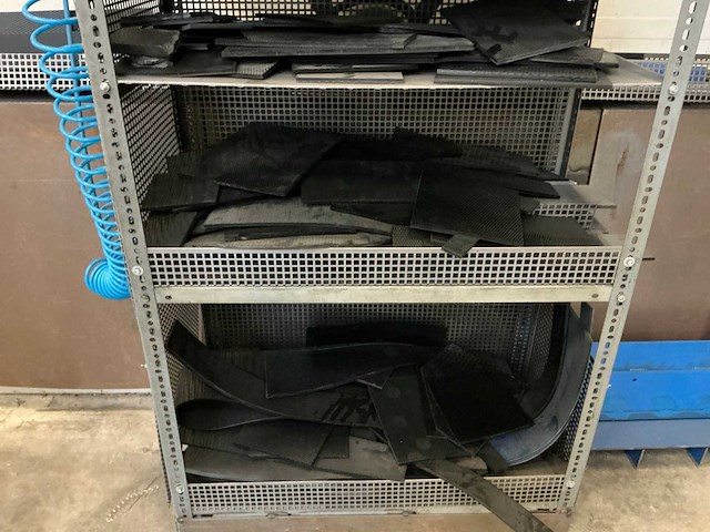 Werkplaatskast met inhoud - afbeelding 16 van  17