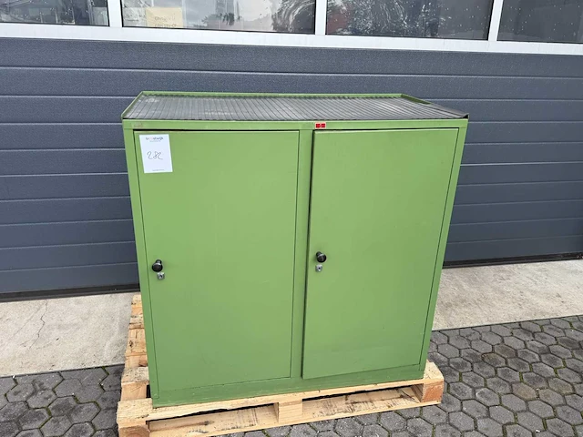Werkplaatskast met inhoud - afbeelding 1 van  4