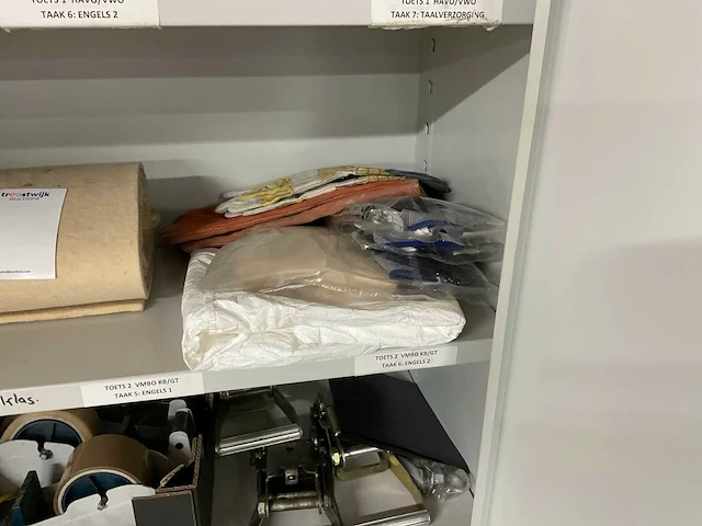 Werkplaatskast met inhoud - afbeelding 9 van  11