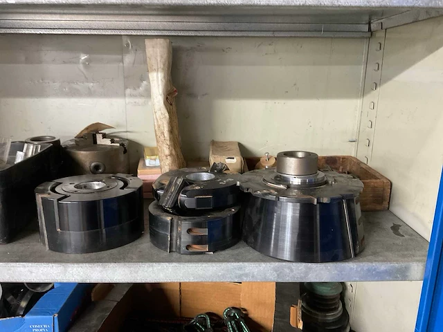Werkplaatskast met inhoud. - afbeelding 14 van  15