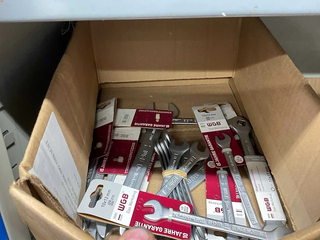 Werkplaatskast met inhoud. - afbeelding 10 van  12