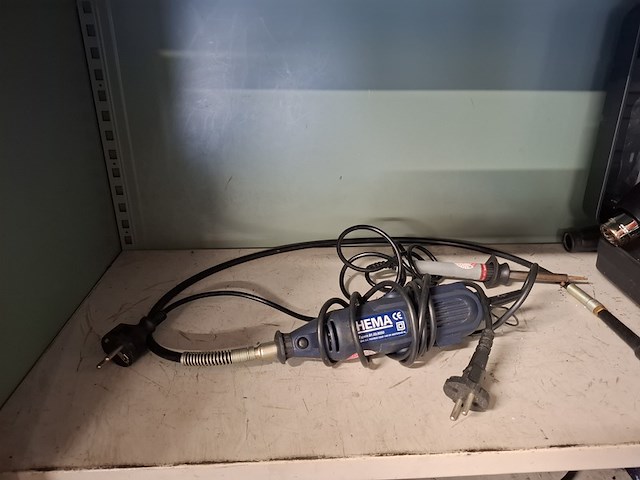 Werkplaatskast met inhoud - afbeelding 9 van  13