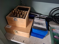 Werkplaatskast met inhoud - afbeelding 11 van  13