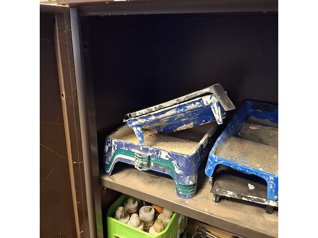 Werkplaatskast met inhoud - afbeelding 7 van  12