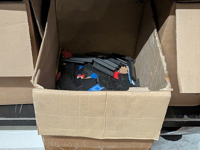 Werkplaatskast met inhoud - afbeelding 10 van  14