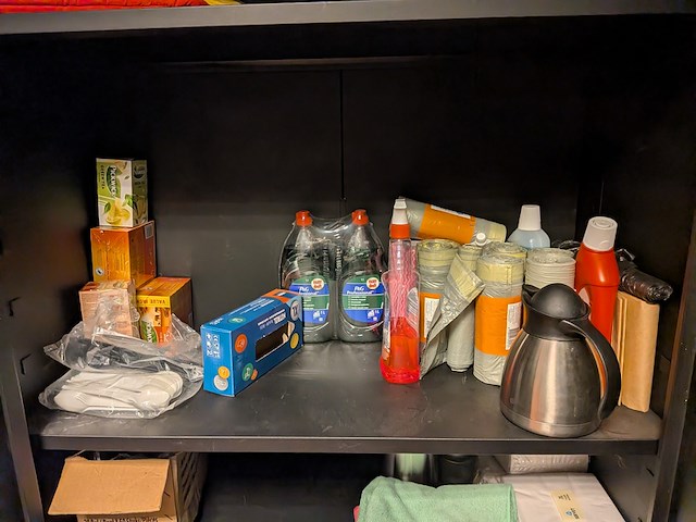 Werkplaatskast met inhoud - afbeelding 5 van  8