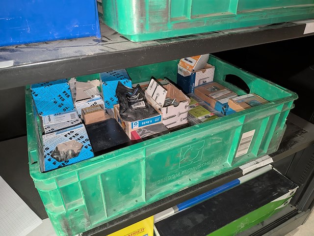 Werkplaatskast met inhoud - afbeelding 7 van  24