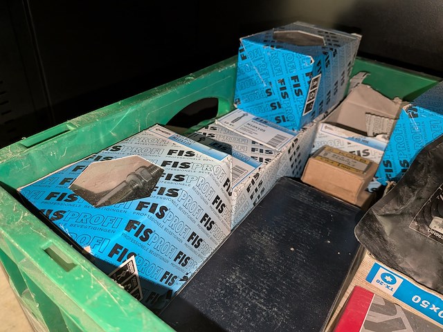 Werkplaatskast met inhoud - afbeelding 10 van  24