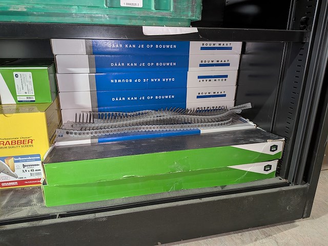 Werkplaatskast met inhoud - afbeelding 16 van  24