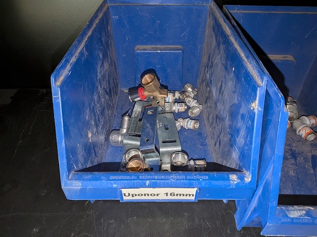 Werkplaatskast met inhoud - afbeelding 20 van  24