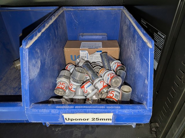 Werkplaatskast met inhoud - afbeelding 22 van  24