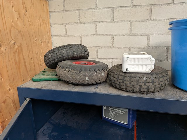 Werkplaatskast met inhoud - afbeelding 5 van  25