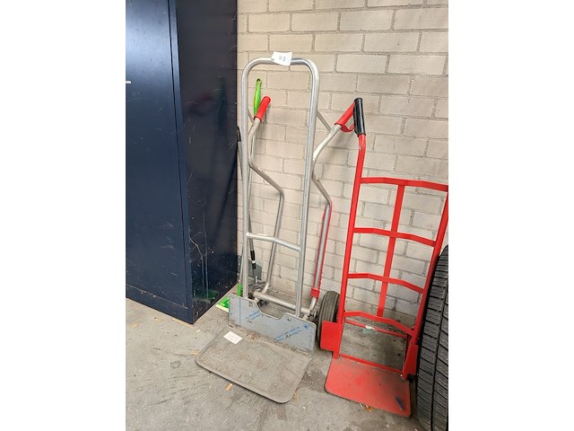 Werkplaatskast met inhoud - afbeelding 9 van  25