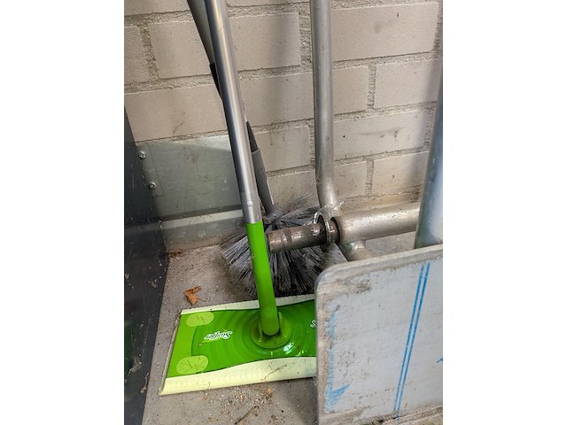 Werkplaatskast met inhoud - afbeelding 10 van  25