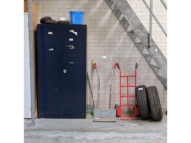 Werkplaatskast met inhoud - afbeelding 1 van  25