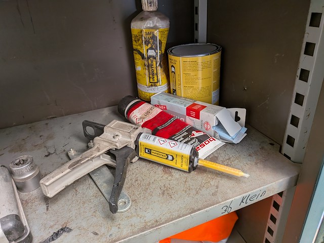 Werkplaatskast met inhoud - afbeelding 13 van  31