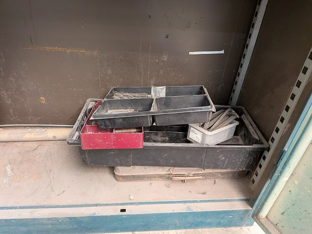 Werkplaatskast met inhoud - afbeelding 15 van  31