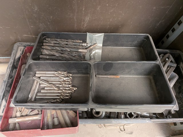 Werkplaatskast met inhoud - afbeelding 16 van  31