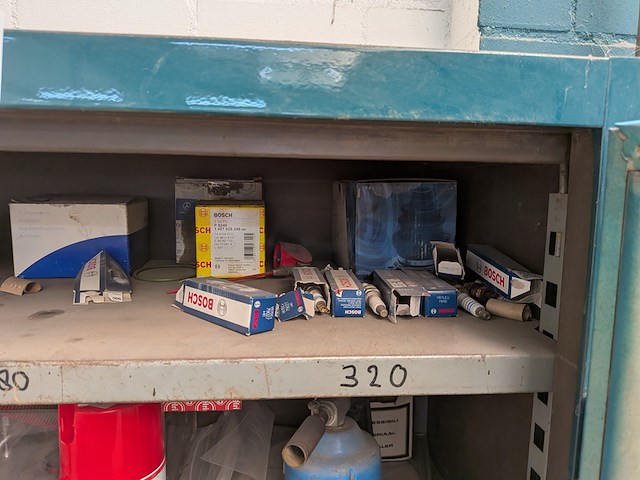 Werkplaatskast met inhoud - afbeelding 27 van  31