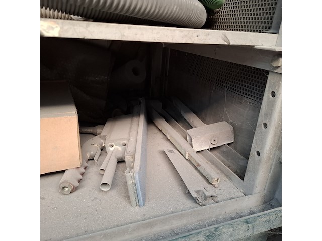 Werkplaatskast met inhoud - afbeelding 11 van  20