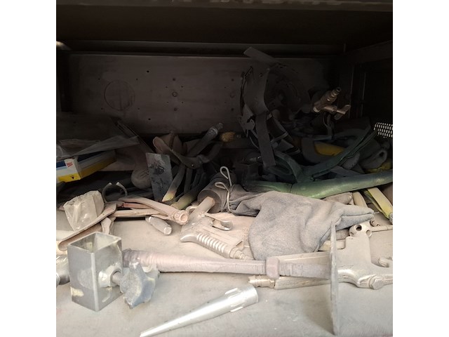 Werkplaatskast met inhoud - afbeelding 15 van  20