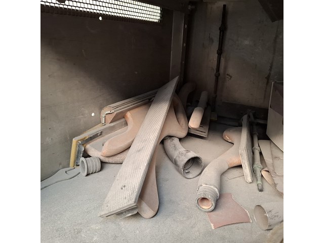 Werkplaatskast met inhoud - afbeelding 19 van  20