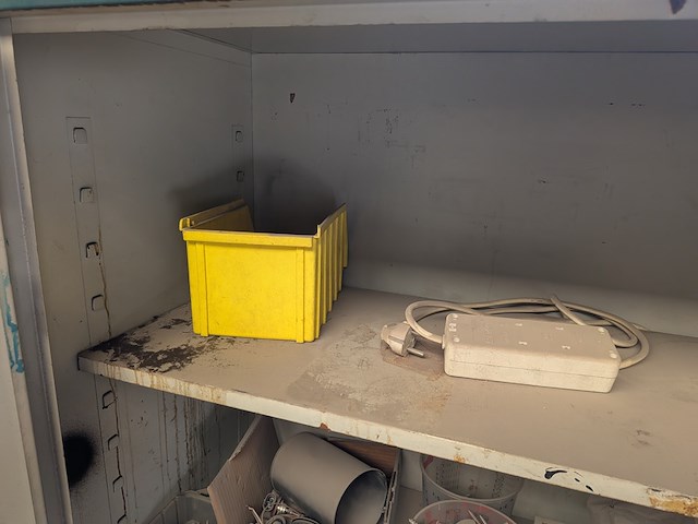 Werkplaatskast met inhoud - afbeelding 8 van  9